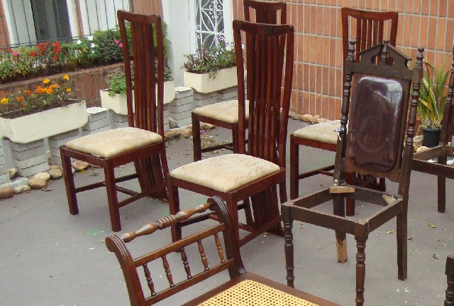 Foto 1 - Conserto de cadeiras de madeira